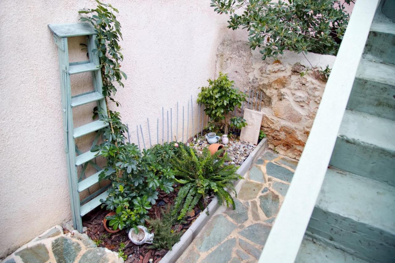 Villa Aroura Homes Garden House 2br 2ba Free Parking Athene