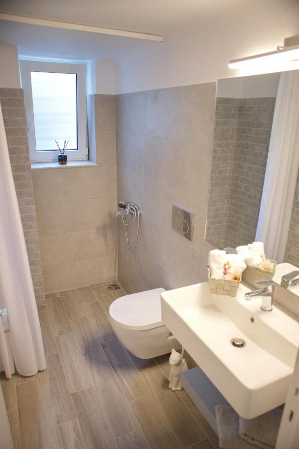 Villa Aroura Homes Garden House 2br 2ba Free Parking